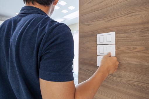 switching off lights energy saving tips for winter