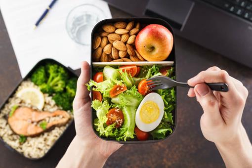 5 easy and healthy lunch ideas for SBMs- 2 healthy lunches at desk